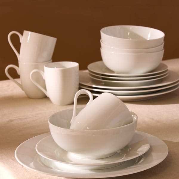 Everyday White Classic Rim Dinnerware