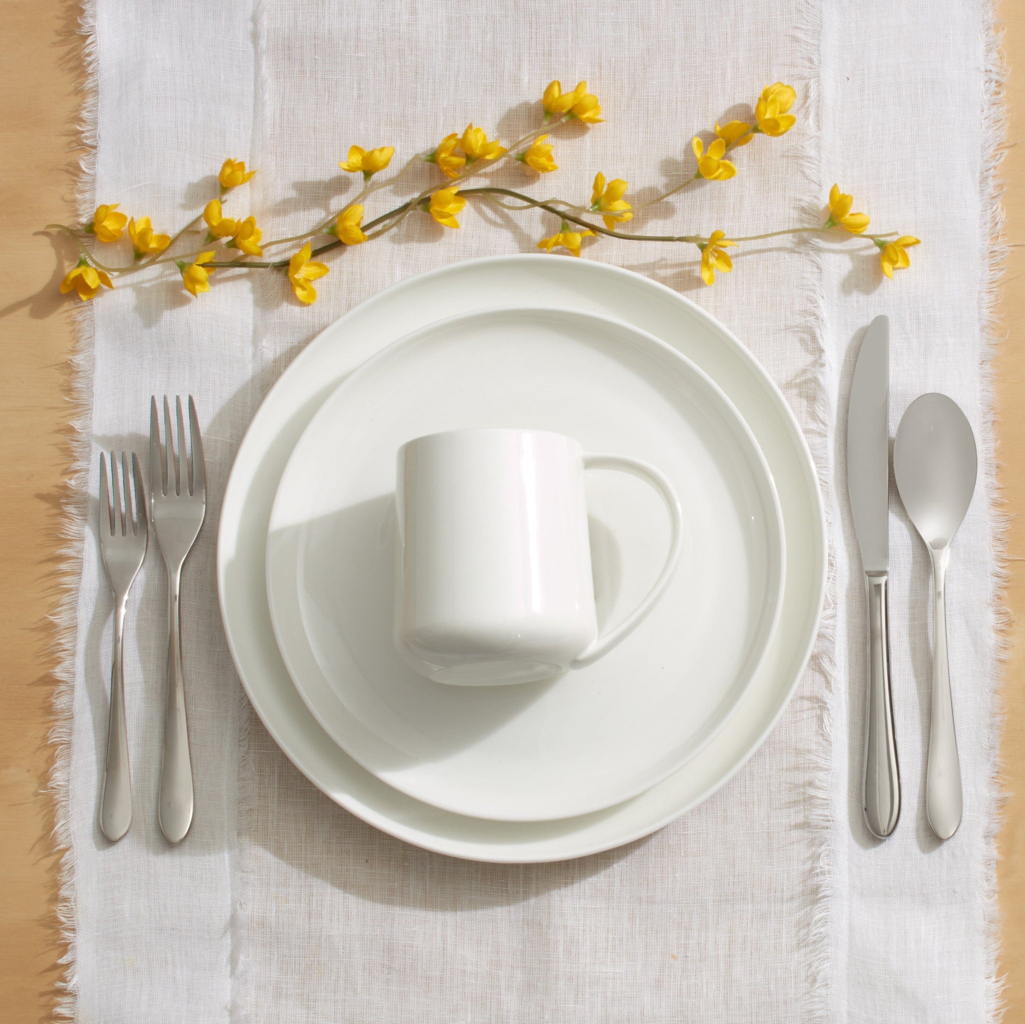 Nevaeh White Coupe 16 Piece Dinnerware Set, Service for 4