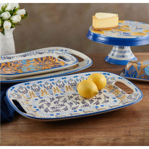 madeline-handled-serving-